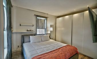 Downtown Sherby - Central, Parking, King Bed, Sleeps 3