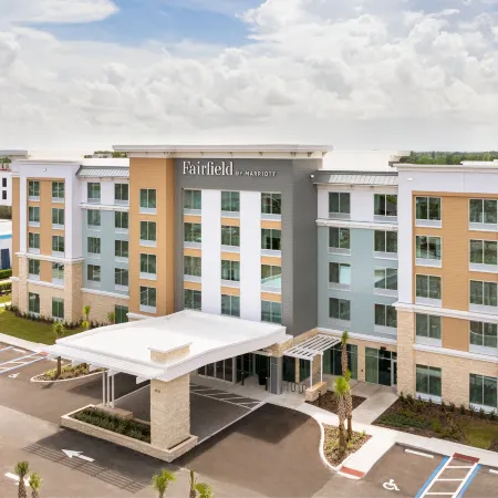 Fairfield Inn & Suites Orlando at Millenia Отели рядом с достопримечательностью «Стадион «Кэмпинг-Уорлд»»