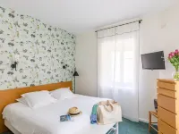 Hôtel de La Vallée Hotels in Dinard