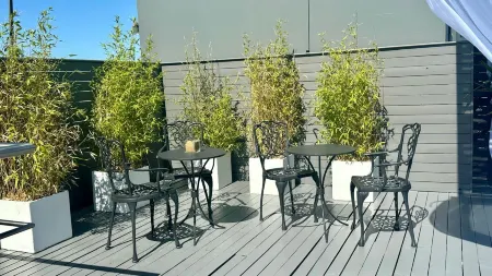 Broadway Hotel & Suites Отели рядом с достопримечательностью «Манзана де лас Лусес»