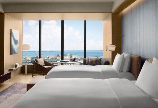 더 리츠칼튼 후쿠오카 실내 수영장