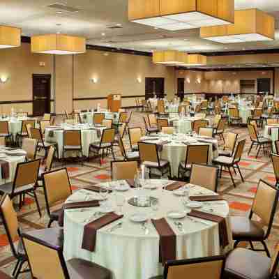 Wyndham Columbus Dining/Meeting Rooms