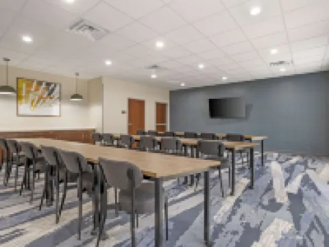 Comfort Inn & Suites Huntsville Near University Hotels in Walker County
