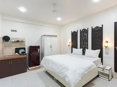 Divine Stays Hotel in zona SRC Museum Of Indology