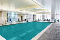 凱迪拉克底特律威斯汀酒店 - 泳池