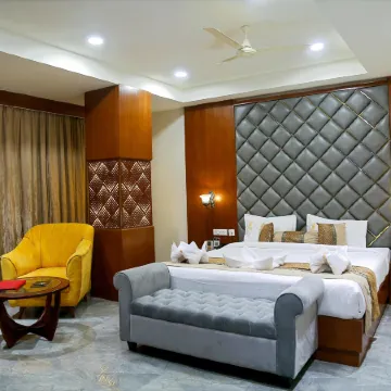Hotel Hyderabad Grand Отели рядом с достопримечательностью «Конгресс-центр MS в Хайдарабаде»