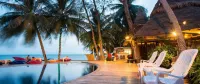 B52 Beach Resort - de playa