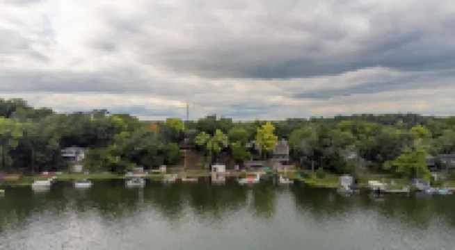 Waterfront Adventure & Relaxation: Kayaks, Sup, and Hot Tub on Site Hotels in Twin Lakes