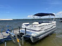 Luxury house, covered patio, private fire pit patio. Pontoon rental available