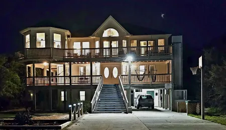 7 Bed 5 Bath Newly Renovated Beach Getaway only 500 feet to the Beach