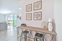 New Luxury PENTHOUSE Beach Condo with Pool and Water Views!