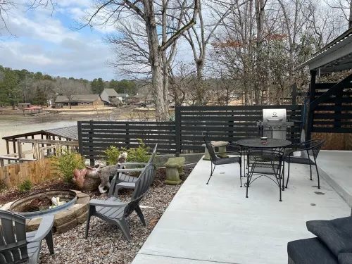 Lake Hamilton Cottage by Terri