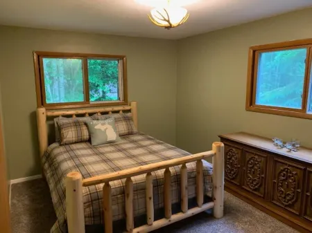 Summer Getaway on Lake Huron Отели в г. Benton Township