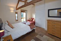 High Quality, Stunning Rural Views,  AONB, Jurassic Coast, dog friendly, Hotels in Colyton