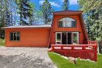 Cabin close to the slopes! Wifi, fireplace, and hot tub