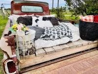 Willie Cleo, the Vintage Holiday Rambler in Walnut Springs Hotels in Bosque County