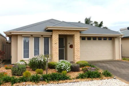 'Secrets of the Sea' - 3BR luxury home overlooking a lagoon with private beach Отели рядом с достопримечательностью «Encounter Coast Discovery Centre»
