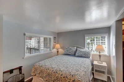 Lovely Lake View 4 BR Cabin w/ Large Kitchen & Deck.