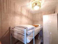 Air-Conditioned Apartment 3 Minutes' Walk from the Beach and Shops