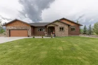 Bear Meadow Lodge: relaxing 3400 sq. ft., 6 bdm home 37 miles from Jackson Hole - Homestays