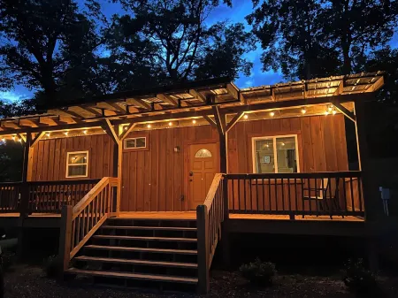New listingSecluded NEW  Cabin close to Waynesville & Lake Junaluska
