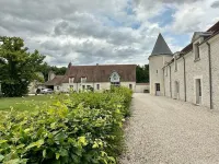 Magnificent house, near Beauval, private pool, tennis, quiet, 800 Ha property Hotels in Monthou-sur-Cher