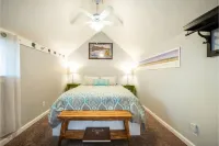 Cozy Solar Cottage on the West Side