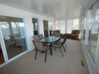 Lake House with Sandy Beach and Amazing Sunsets Ξενοδοχεία στην πόλη Barry County