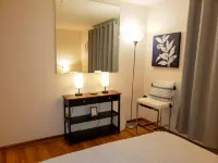 Solitude in the City! Beautiful home, easy access to all Columbus! 1/2 Acre Lot! 콜럼버스 호텔