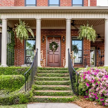 PARADISE FOUND<br>Lakefront - Pool - Beautiful Views