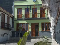 Stylish country house with breathtaking sea views Hotels in Agulo
