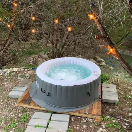 Romantic Cabin: Hot Tub, Pet Friendly, 2m Whitewater, Concierge, Private Driver