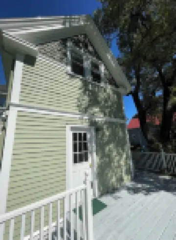 Private 1st Floor Studio in Victorian Home - Steps to LL Bean, Downtown Freeport