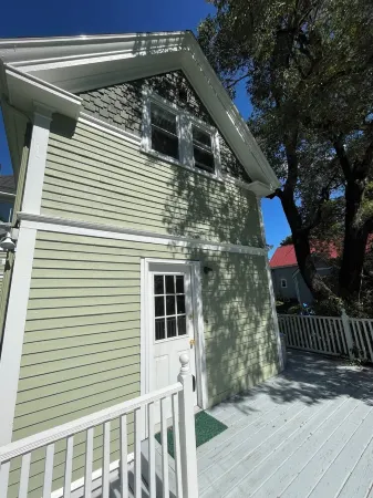 Private 1st Floor Studio in Victorian Home - Steps to LL Bean, Downtown Freeport Отели рядом с достопримечательностью «When Pigs Fly Bakery»