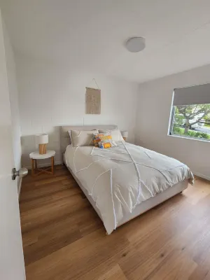 Bellerive Bluff 2 Bedroom Apartment has water views, close to Restaurants, Beach