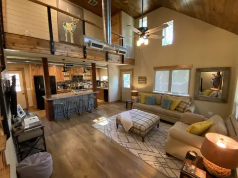 End of Summer Special Aug & Sept! Sleeps 10 Book two nights & 3rd night is free!