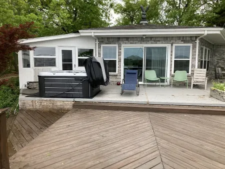 Spectacular lake view with a huge deck and a Hot Tub.
