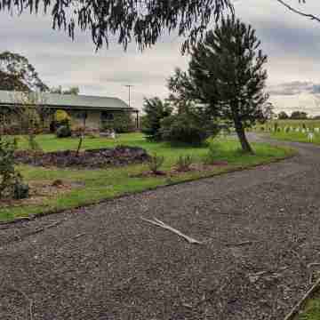 ★idyllic country views★tranquility★vibrant bird life★explore the surroundings★ Hotel Exterior