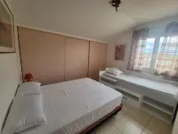 Grande Maison Avec Piscine Chauffée et spa Hôtels à : Lablachère