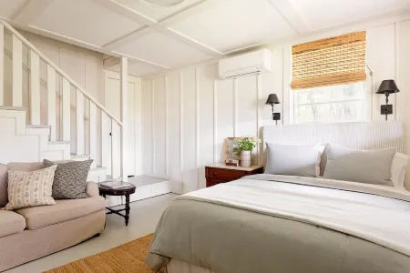 State Parks & Lake Access! Screened Porch, MountainViews, Kayaks, LuxBeds, Games