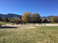 Cozy 5BR w/ Hot Tub, Gym, BBQ, Mountain Views, Near Shops & Attractions