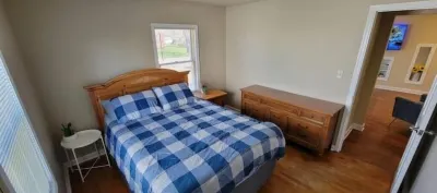 Cardinal Cottage - 2 bedroom cozy home Hotel dekat Ball State University