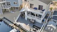 Waterfront w/dock & hot tub, bring your boat/jet ski-5 minutes from beach-LBI!!!