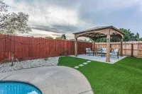 Fresno State 4BR/2BA+Private Pool +Game Room+ Gym!
