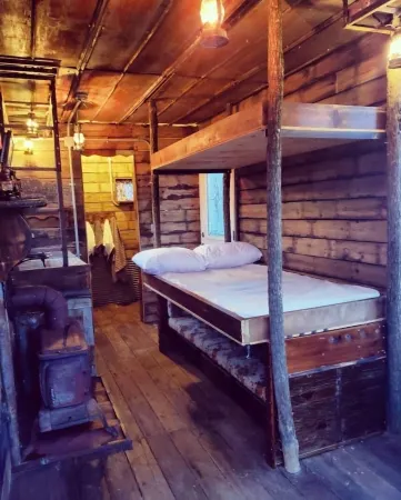 Rustic Container Cabin on Beautiful Farm - Near Ark & Bourbon Trail