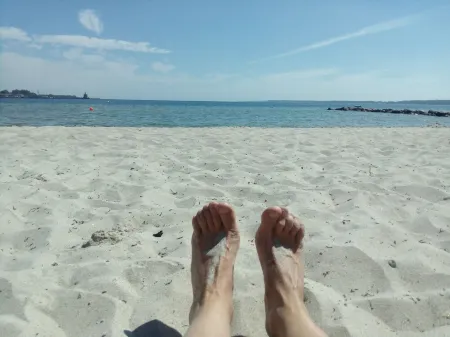 Modern studio apartment under thatch Отели в г. Рендсбург-Экернфёрде