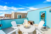 Stylish 2-Story 3BR Beach Condo with Rooftop Deck!
