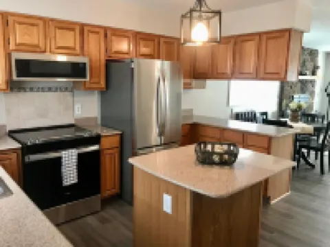 Cozy townhouse close to Hospital & Capital