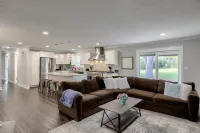 Spacious home with King bed - mins to Stadiums