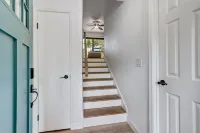 Beautifully Remodeled Townhouse Steps from the Shore – Pool & Garage Included